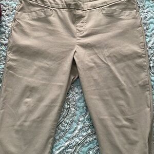 Womens Lee Stretch Capri.  Khaki   Size 16 medium